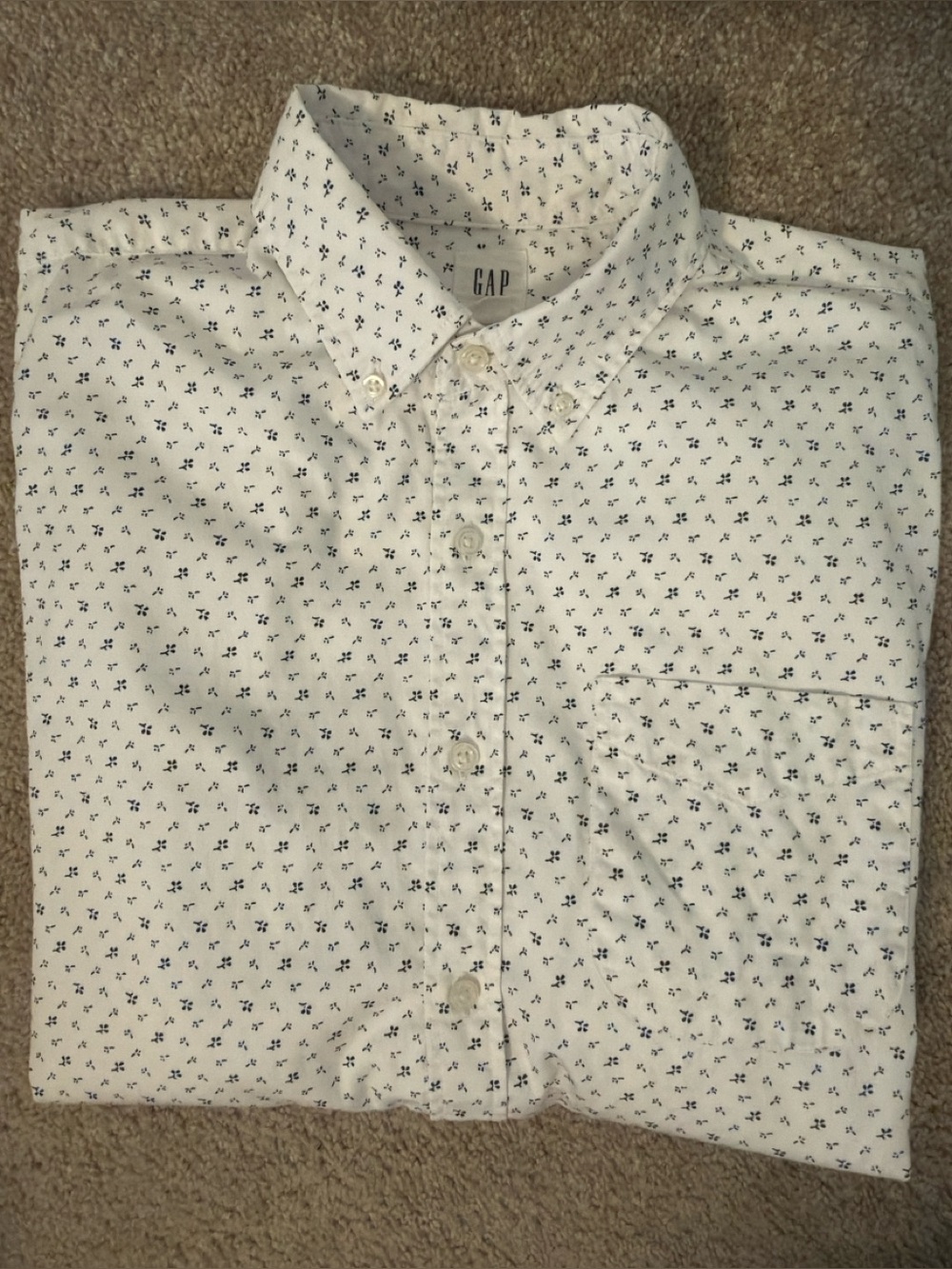 Men’s Gap LS Shirt - Medium